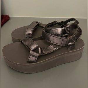 Teva flatform platform sandals